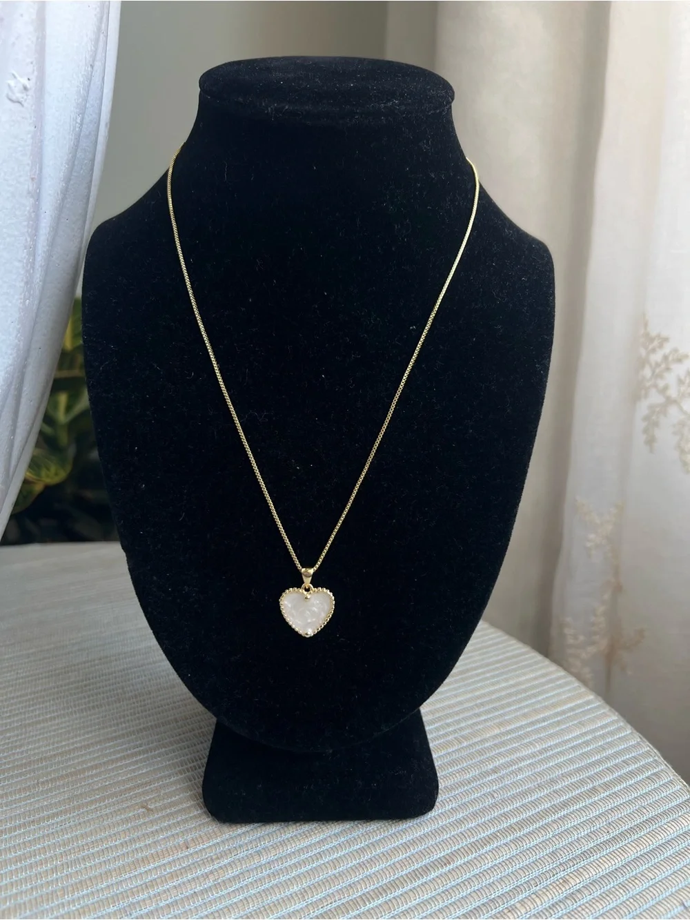 🩷-Gold Heart Pendant Necklace with White swirly Stone